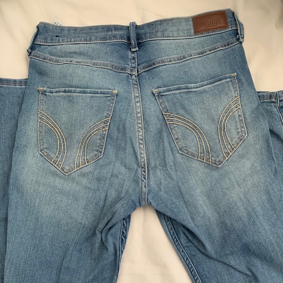 Hollister Medium Wash Jeans - Picture 3 of 4